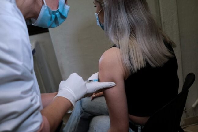 Η πρώτη χώρα που καθιστά υποχρεωτικό το εμβόλιο κορονοϊού σε παιδιά