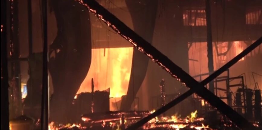 Μύκονος: Μεγάλη φωτιά σε εστιατόριο – Εκρήξεις από φιάλες υγραερίου BINTEO