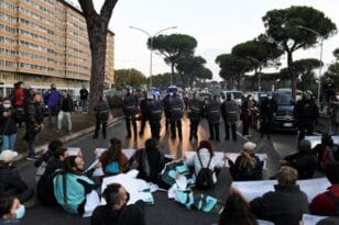 Σύνοδος G20 – Διαδηλωτές μπλόκαραν την οδό που οδηγεί στο συνεδριακό κέντρο