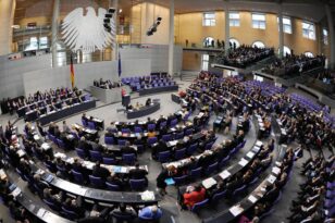 Γερμανία: Ανοίγει ο δρόμος για σχηματισμό κυβέρνησης «φωτεινού σηματοδότη»