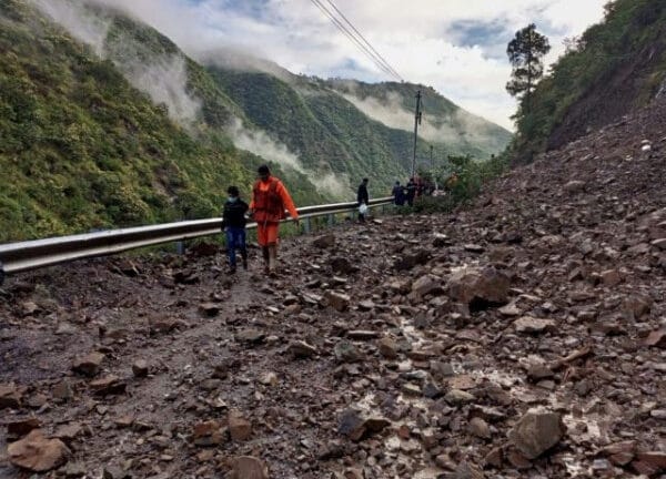 Ισχυρές βροχοπτώσεις σαρώνουν Ινδία και Νεπάλ – Τουλάχιστον 116 νεκροί