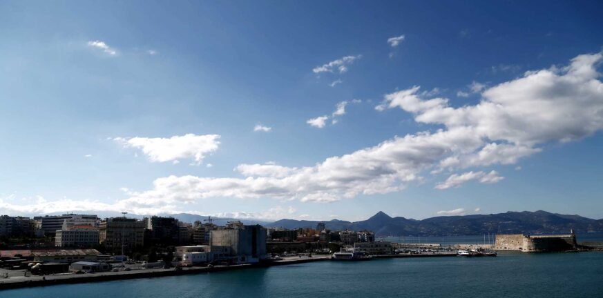 Κρήτη: Αναστάτωση σε κρουαζιερόπλοιο - Μεταφέρθηκαν δύο άτομα στο νοσοκομείο