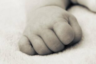 Τραγωδία στη Μεσσηνία: Νεκρό βρέφος κατά τη γέννα σε τροχόσπιτο