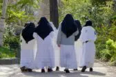 Πάτρα: Αναστάτωση στην περιοχή της Παραλίας από μοναχές και... καλόγριες