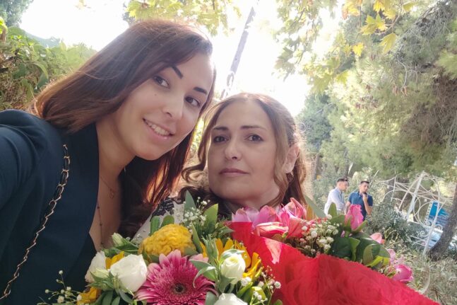 Κατερίνα Καρούσου: Η 47χρονη μητέρα που αποφοίτησε από το Πανεπιστήμιο Πατρών μαζί με τον γιο της! - Μιλά στην «Π»