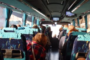 Λαμία: Εγκλωβίστηκε λεωφορείο που πήγαινε σε μοναστήρι – Ταλαιπωρία για 35 επιβάτες
