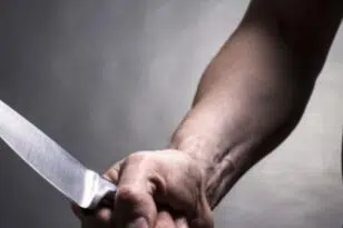 Ηλεία: Τον απείλησε με μαχαίρι και τον έκλεψε