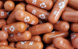 Ευρωπαϊκός Οργανισμός Φαρμάκων: Έναρξη αξιολόγησης του χαπιού της Merck κατά του κορονοϊού