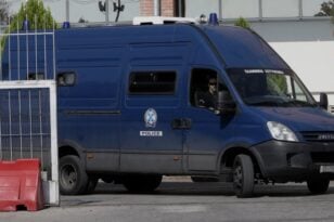 Μεταγωγές κρατουμένων - Πάτρα: Το υπουργείο «αδειάζει» τους εξωτερικούς φρουρούς - Τι απαντά στην «Π»