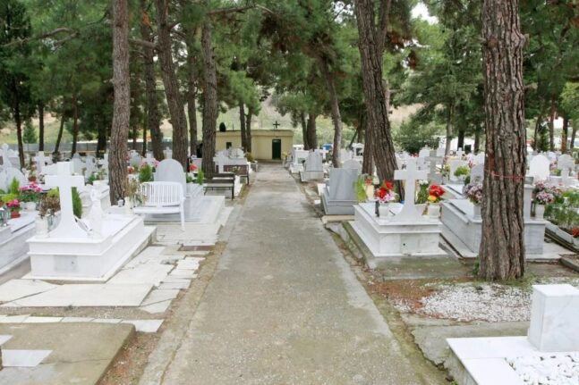 Ηγουμενίτσα: Άνδρας τυλίχθηκε στις φλόγες μέσα σε νεκροταφείο