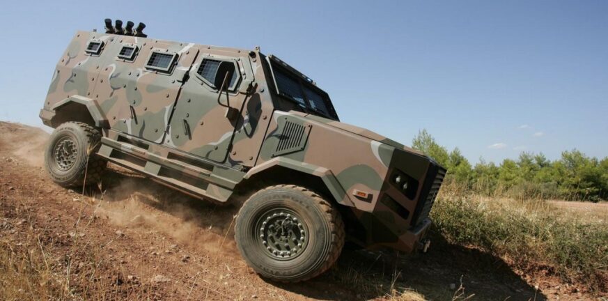 «Οπλίτης»: Το made in Greece στρατιωτικό όχημα στο πεδίο της μάχης (video)