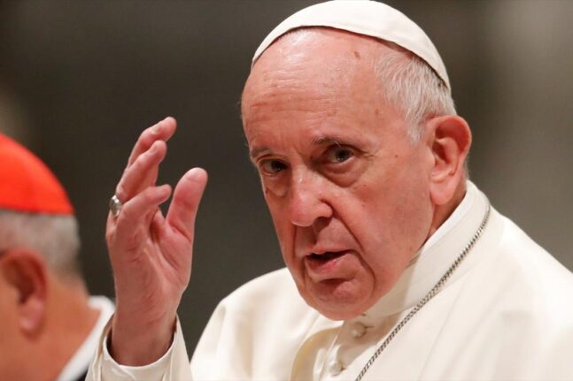 Πάπας Φραγκίσκος: «Δεν μπορώ να περπατήσω, πρέπει να υπακούσω στον γιατρό»