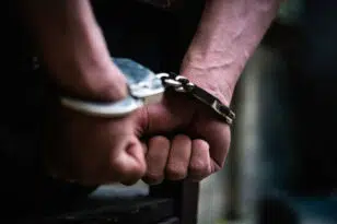 Αίγιο: Συνελήφθη μέλος συμμορίας για διάπραξη κλοπών μετάλλων σε επιχειρήσεις