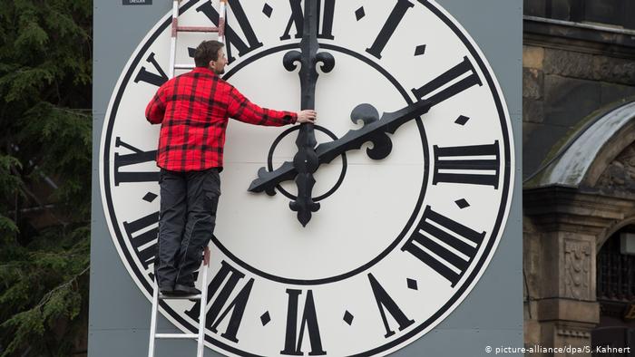 Αλλαγή ώρας: Τι θα γίνει φέτος με το μέτρο – Πότε θα γυρίσουμε τα ρολόγια μας