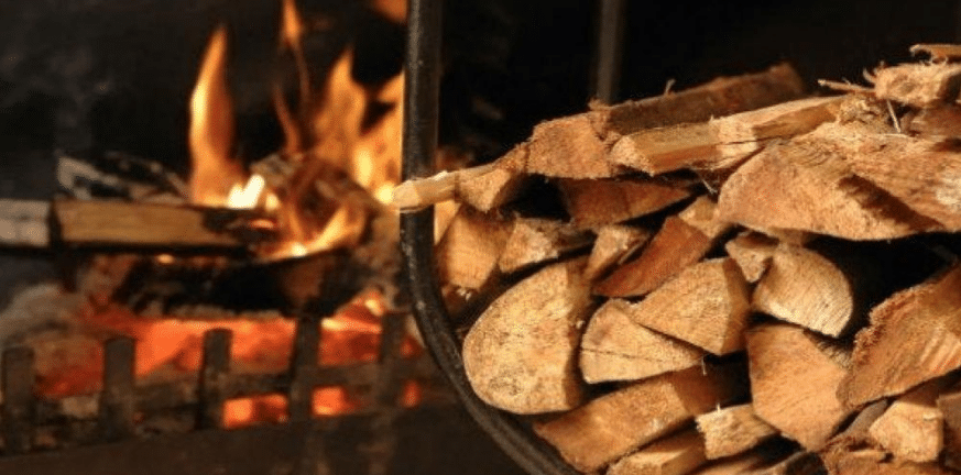 Πάτρα: Στα ξύλα στρέφονται οι καταναλωτές για να ζεσταθούν - Που κυμαίνονται οι τιμές ΒΙΝΤΕΟ