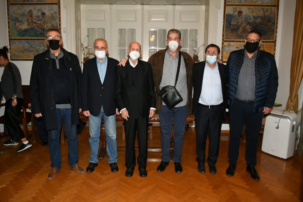 Ταξίδευσε από τις ΗΠΑ για να βρεθεί δίπλα στον Στάθη Βέργο! Στην εκδήλωση για τον σπουδαίο μπασκετάνθρωπο ΦΩΤΟΓΡΑΦΙΕΣ