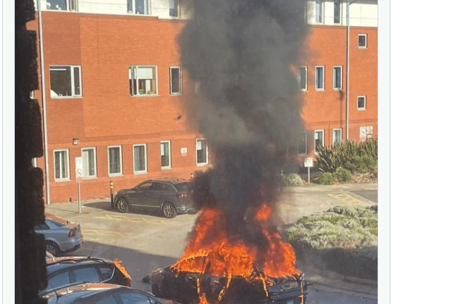 Λίβερπουλ - Φωτιά σε ΙΧ έξω από Νοσοκομείο και...συναγερμός