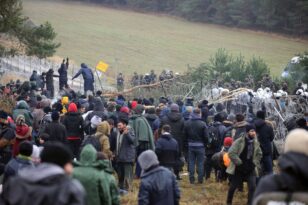 Λευκορωσία: Συνεχίζουν τις προσπάθειες να εισέλθουν στην Πολωνία οι μετανάστες