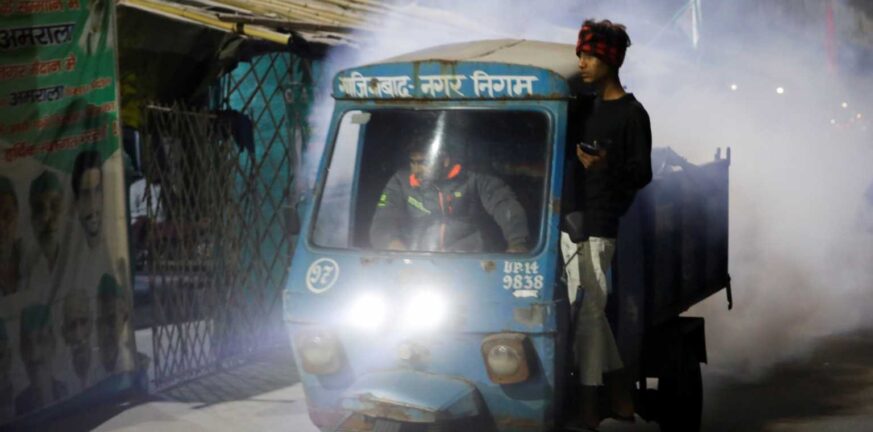 Ινδία: Άνδρας παρασύρθηκε από τρίκυκλο, κηρύχθηκε νεκρός, αλλά «αναστήθηκε» στο νεκροτομείο!