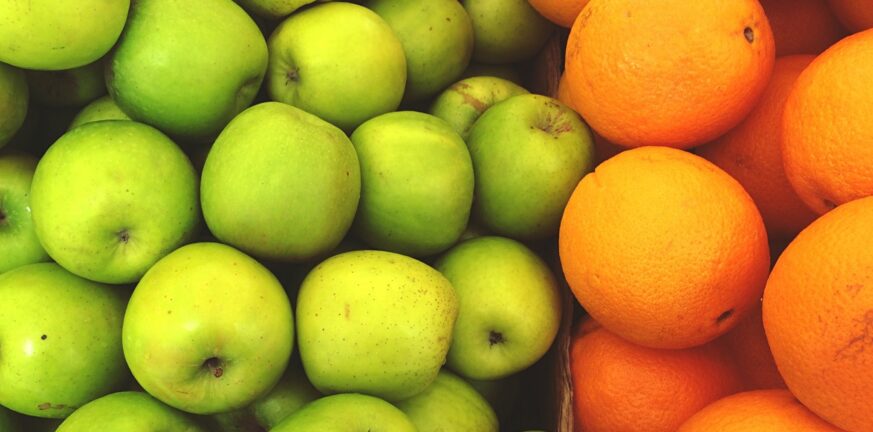 Μήλα vs πορτοκάλια: Ποια είναι πιο υγιεινά