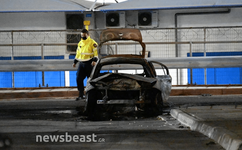 Πυροβολισμοί στη Νίκαια: Εικόνες από το αυτοκίνητο που βρέθηκε καμένο στον Κηφισό - ΦΩΤΟ