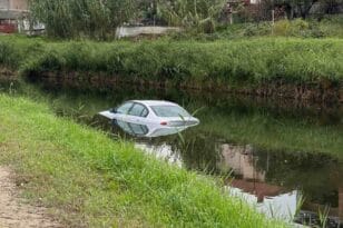 Τρίκαλα: Αυτοκίνητο «βούτηξε» σε ποτάμι!