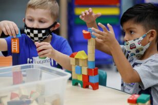 Τέλος η μάσκα στα σχολεία – Νέες οδηγίες του CDC