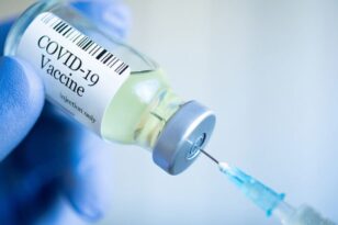 Αγία Βαρβάρα: Πήγε να εμβολιαστεί στη θέση άλλου για 25 ευρώ