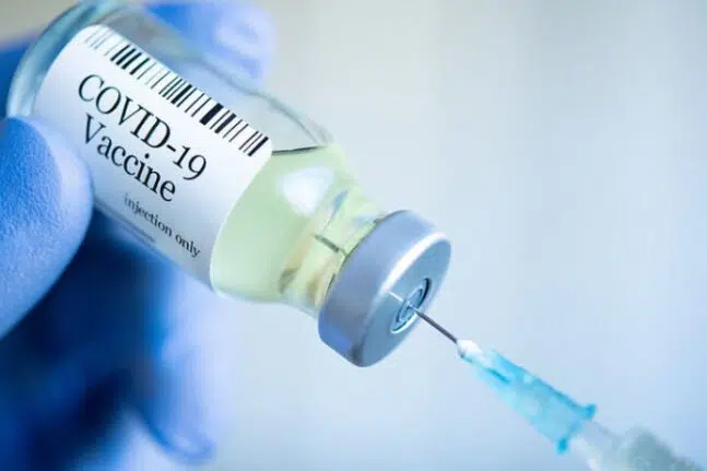 Τρίτη δόση εμβολίου: Αλλαγή στάσης από τον ECDC – «Να εξεταστεί για όλους τους ενηλίκους»