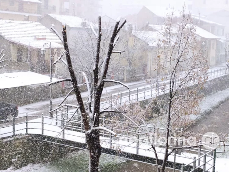 Φλώρινα: Τα χιόνια έκαναν την εμφάνισή τους ακόμη και μέσα στην πόλη- ΦΩΤΟ
