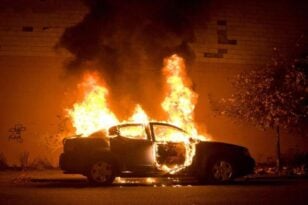 Αγρίνιο: Οδηγούσε και ξαφνικά άρπαξε φωτιά το αυτοκίνητο! – ΦΩΤΟ