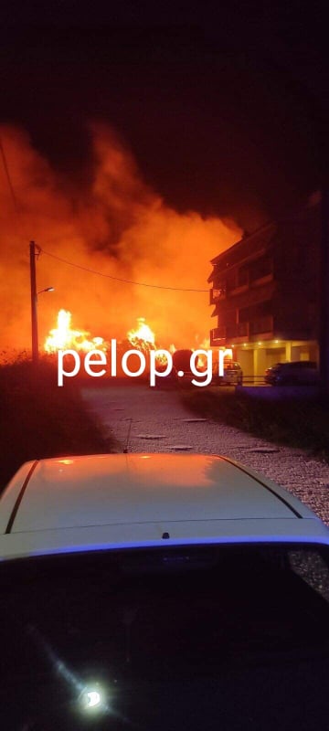 Πάτρα: Δίπλα στα σπίτια φωτιά τα ξημερώματα στην Κανελλοπούλου - ΦΩΤΟ