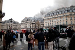 Μεγάλη φωτιά σε κτίριο στο κέντρο του Παρισιού