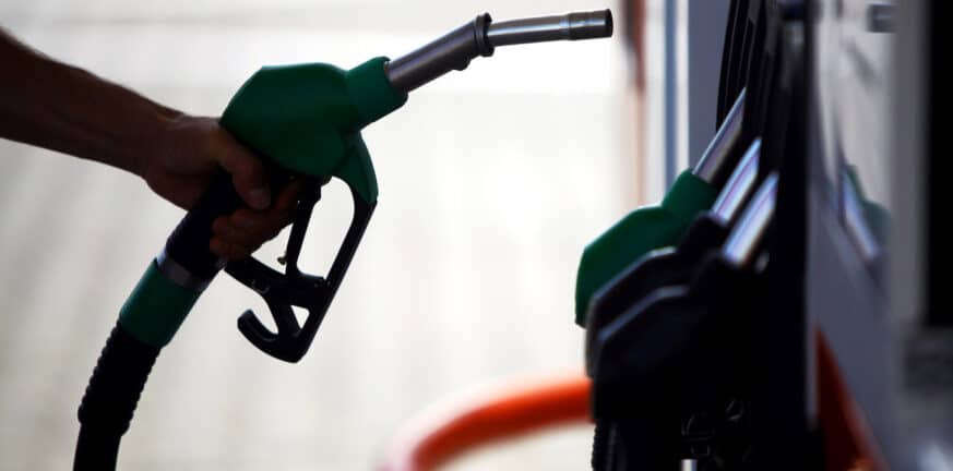 Χτυπάει «κόκκινο» η τιμή της βενζίνης στα νησιά, πάνω από 2€