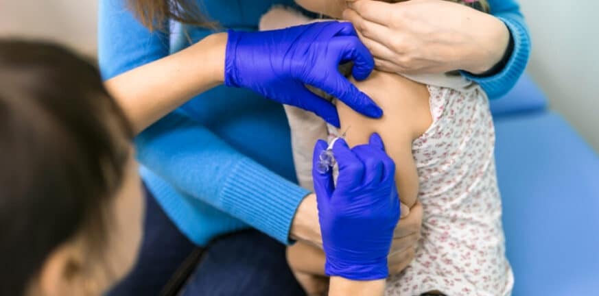 Εμβολιασμός παιδιών: Άνοιξαν 26 νέες εμβολιαστικές γραμμές για τις ηλικίες 5-11 ετών