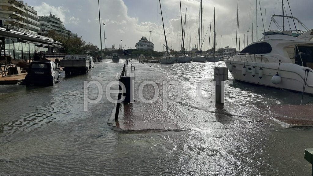 Πάτρα: Πλημμύρισε η Μαρίνα - Η θάλασσα βγήκε στον δρόμο - ΦΩΤΟ
