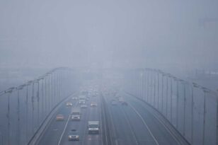 Η Μόσχα καλύφθηκε από πυκνή ομίχλη – Απόκοσμες εικόνες της «εξαφανισμένης» ρωσικής πρωτεύουσας