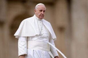 Aνησυχία για τον Πάπα Φραγκίσκο – Εισήχθη στο Νοσοκομείο