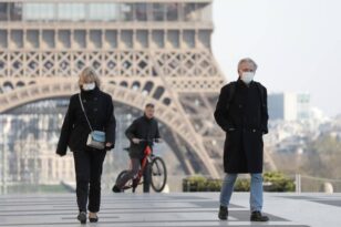 Παρίσι: Υποχρεωτική η χρήση μάσκας στις δημόσιες συναθροίσεις σε εξωτερικούς χώρους