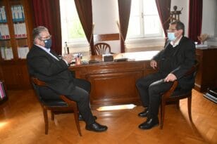 Ο Κώστας Πελετίδης συνάντησε τον Δημήτρη Κουτσούμπα στο Δημαρχείο