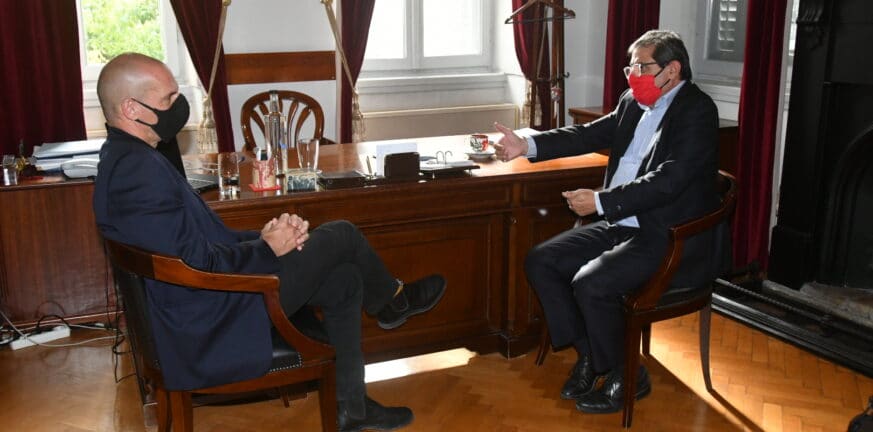 Συνάντηση του Κώστα Πελετίδη με τον Γιάνη Βαρουφάκη στο Δημαρχείο