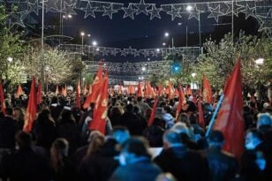 Αθήνα-Πολυτεχνείο: Ολοκληρώθηκε ειρηνικά η πορεία - Πάνω από 20.000 διαδηλωτές
