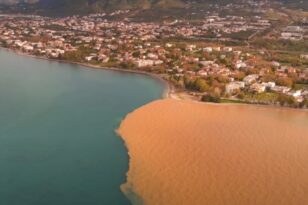 Η στιγμή που η θάλασσα στο Ρίο αλλάζει χρώμα - εντυπωσιακές εικόνες - ΒΙΝΤΕΟ