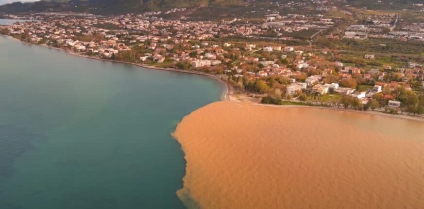 Η στιγμή που η θάλασσα στο Ρίο αλλάζει χρώμα - εντυπωσιακές εικόνες - ΒΙΝΤΕΟ