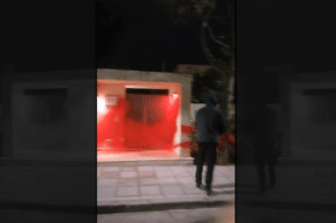 Επίθεση «Ρουβίκωνα» με μπογιές στο σπίτι του Γιώργου Γεραπετρίτη -BINTEO