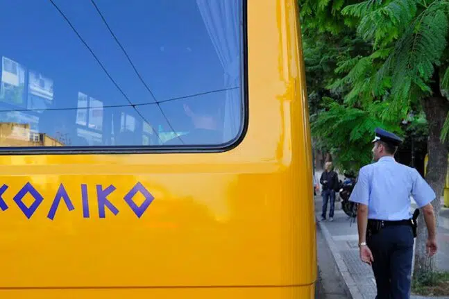 Θεσσαλονίκη: «Έμεινε μόνο μισή ώρα» - Τι απαντά το ΚΔΑΠ που ξέχασε 9χρονο ΑμεΑ σε λεωφορείο