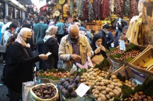 Τουρκία-Οικονομικό κραχ: Βουλευτής της κυβέρνησης καλεί τους πολίτες να μειώσουν το φαγητό