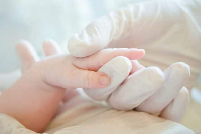 Θεσσαλονίκη: Στο νοσοκομείο 9 έγκυες, τρεις σε ΜΕΘ - Διασωληνωμένο ένα βρέφος