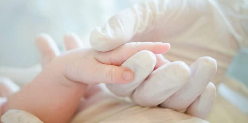 Θεσσαλονίκη: Στο νοσοκομείο 9 έγκυες, τρεις σε ΜΕΘ - Διασωληνωμένο ένα βρέφος