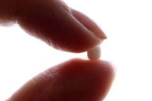 Merck vs Pfizer: Ποιο χάπι «δουλεύει» καλύτερα;